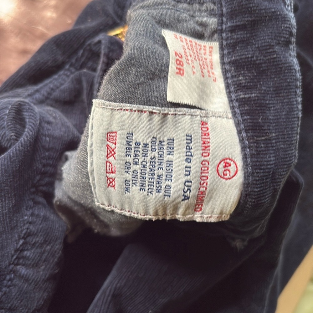 AG has 5️⃣  pocket low waisted jean